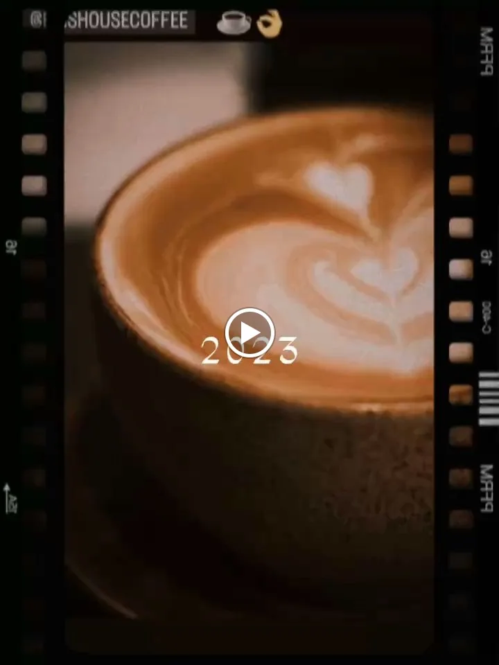 Đĩa bánh ngọt phục vụ tại BIN'S HOUSE COFFEE.